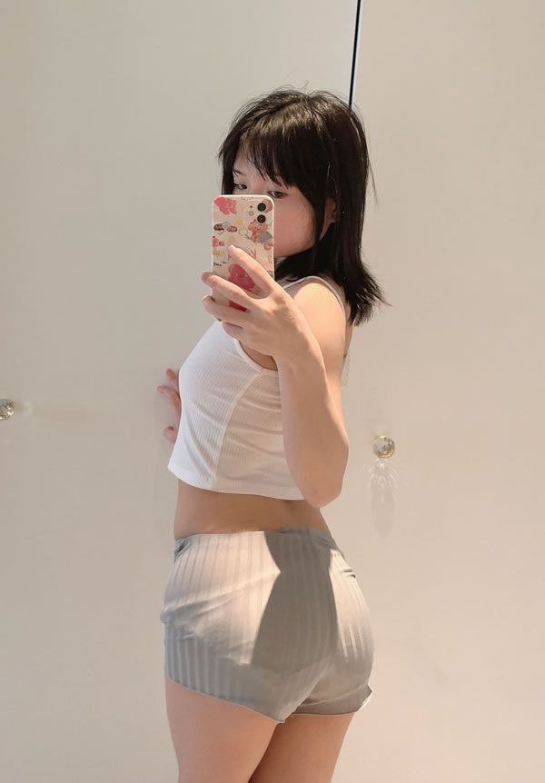 胸器逼人的大胸美女們性感內衣噴血大比拼[33P]