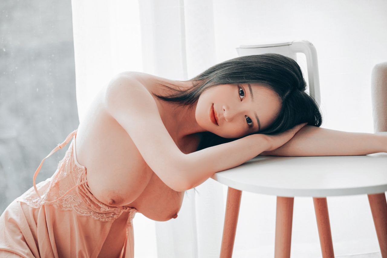 胸器逼人的大胸美女們性感內衣噴血大比拼[33P]