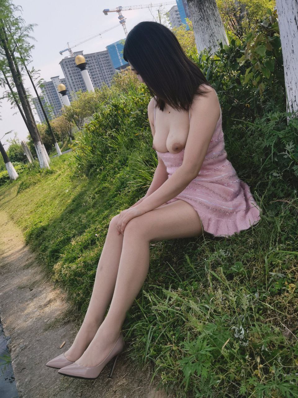 胸器逼人的大胸美女們性感內衣噴血大比拼[33P]