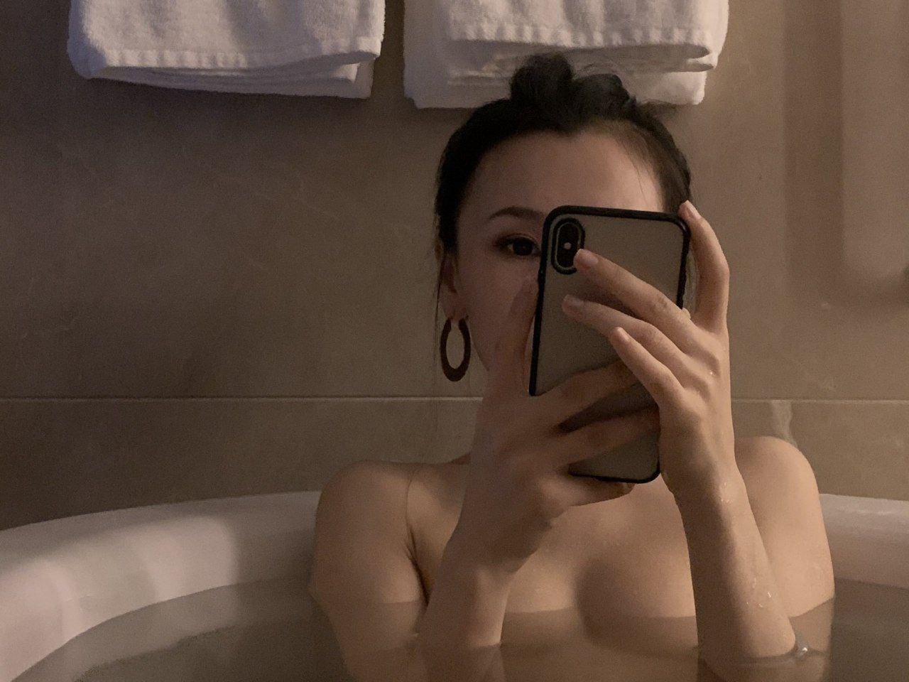 胸器逼人的大胸美女們性感內衣噴血大比拼[33P]