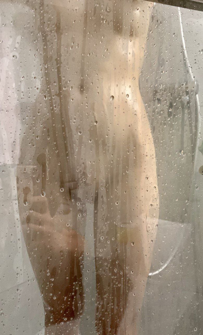 胸器逼人的大胸美女們性感內衣噴血大比拼[33P]