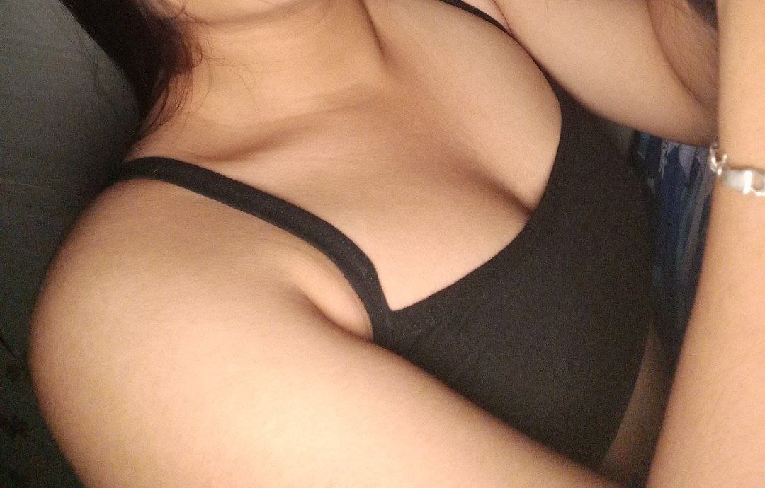 胸器逼人的大胸美女們性感內衣噴血大比拼[33P]