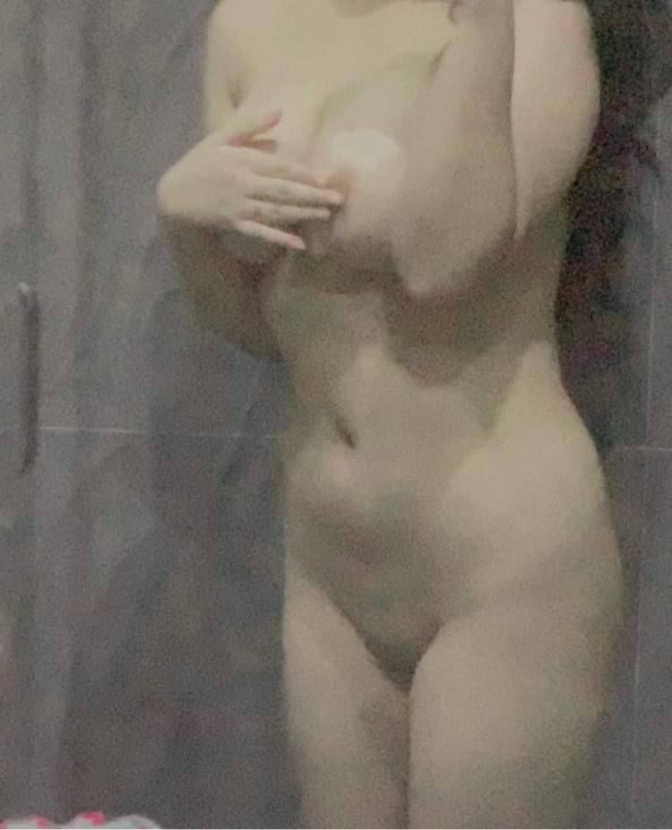 胸器逼人的大胸美女們性感內衣噴血大比拼[33P]