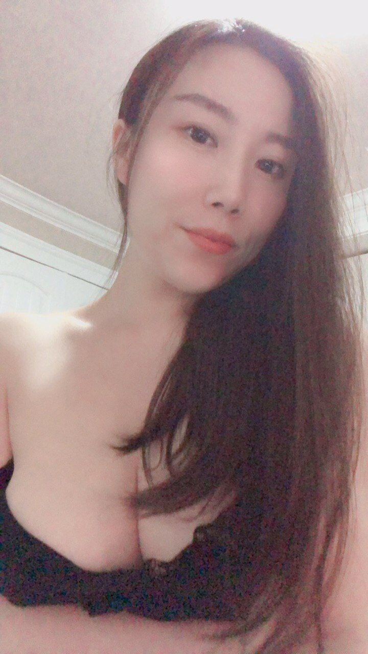 逼很騷的浪貨