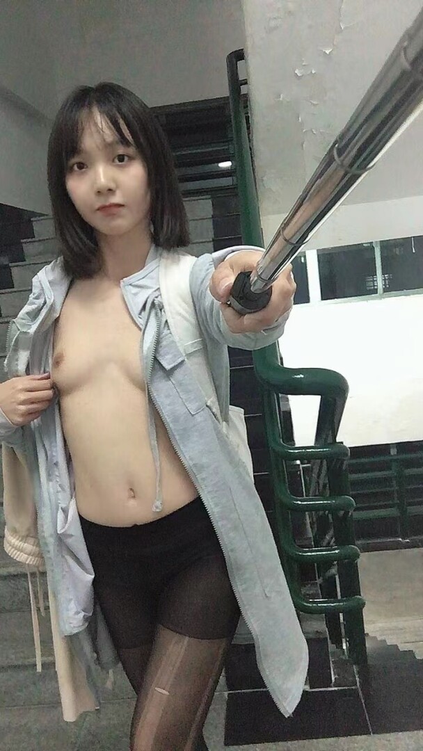 別人的老婆騷母狗 [45P]