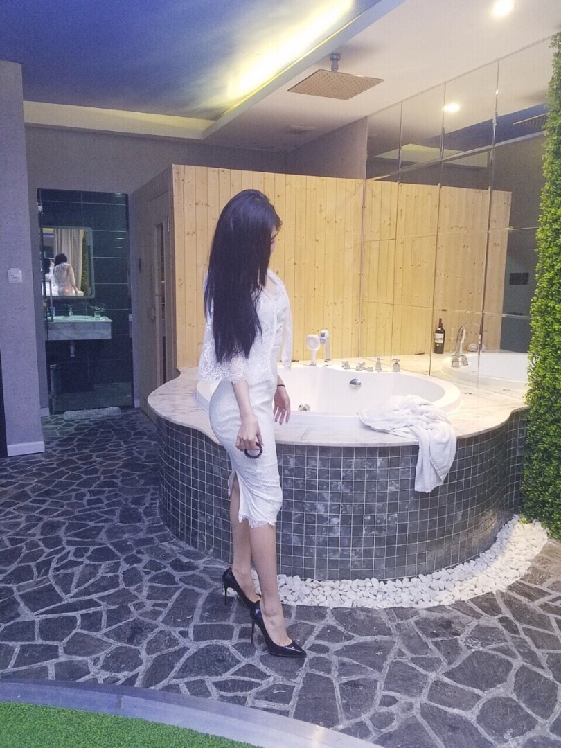 當美女為你轉身