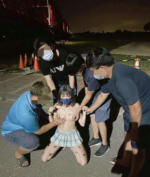 精選露臉反差婊 [45P]