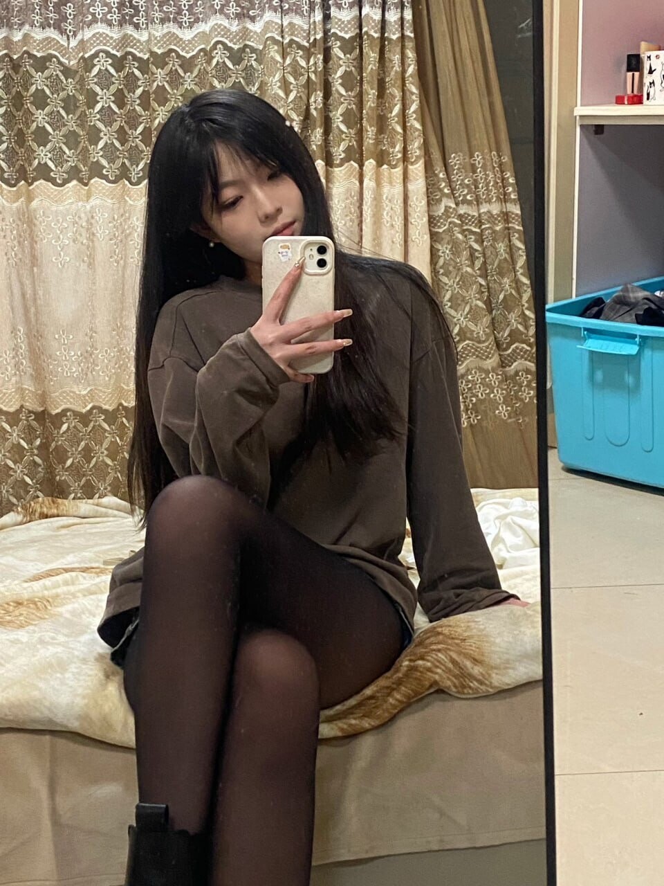 清純外表的反差女孩[25P]