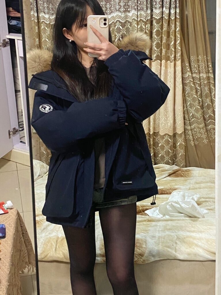 清純外表的反差女孩[25P]