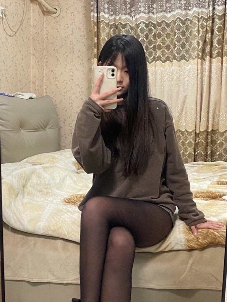 清純外表的反差女孩[25P]
