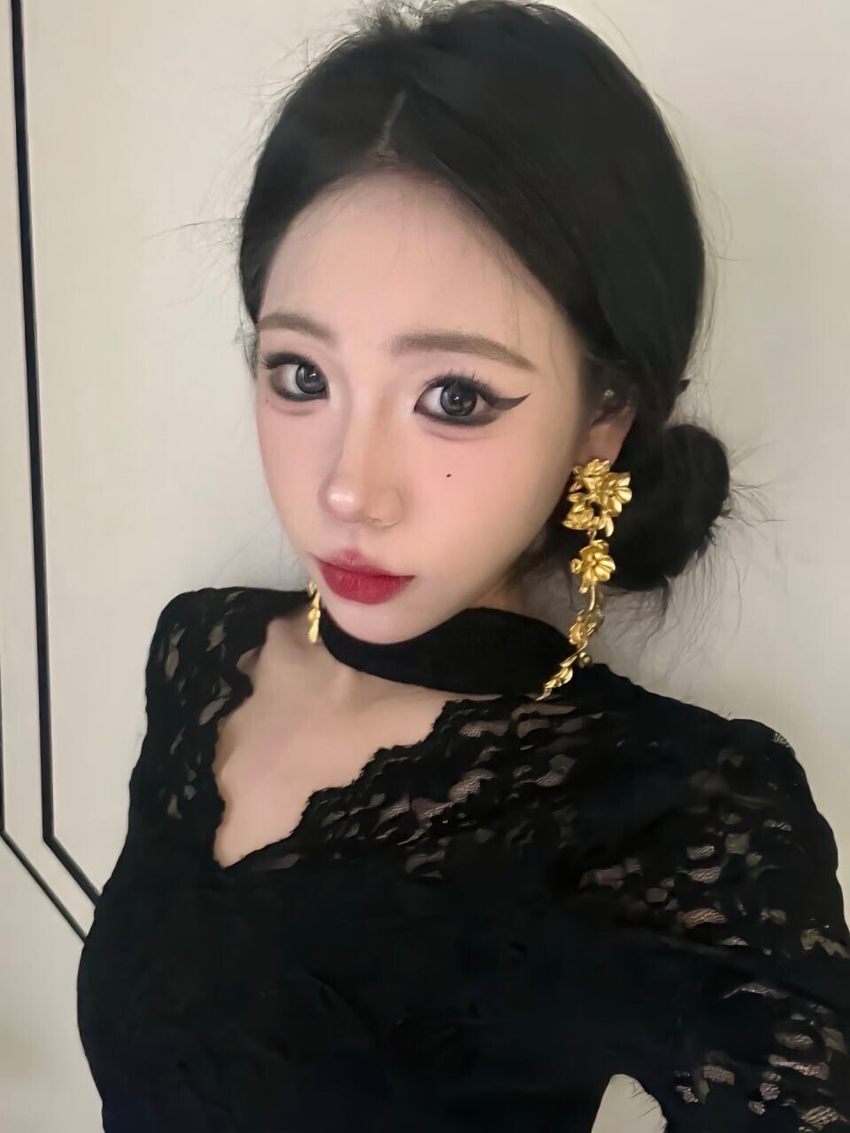 清純外表的反差女孩[25P]