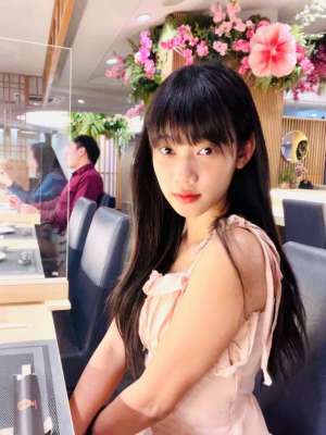 清純外表的反差女孩[25P]