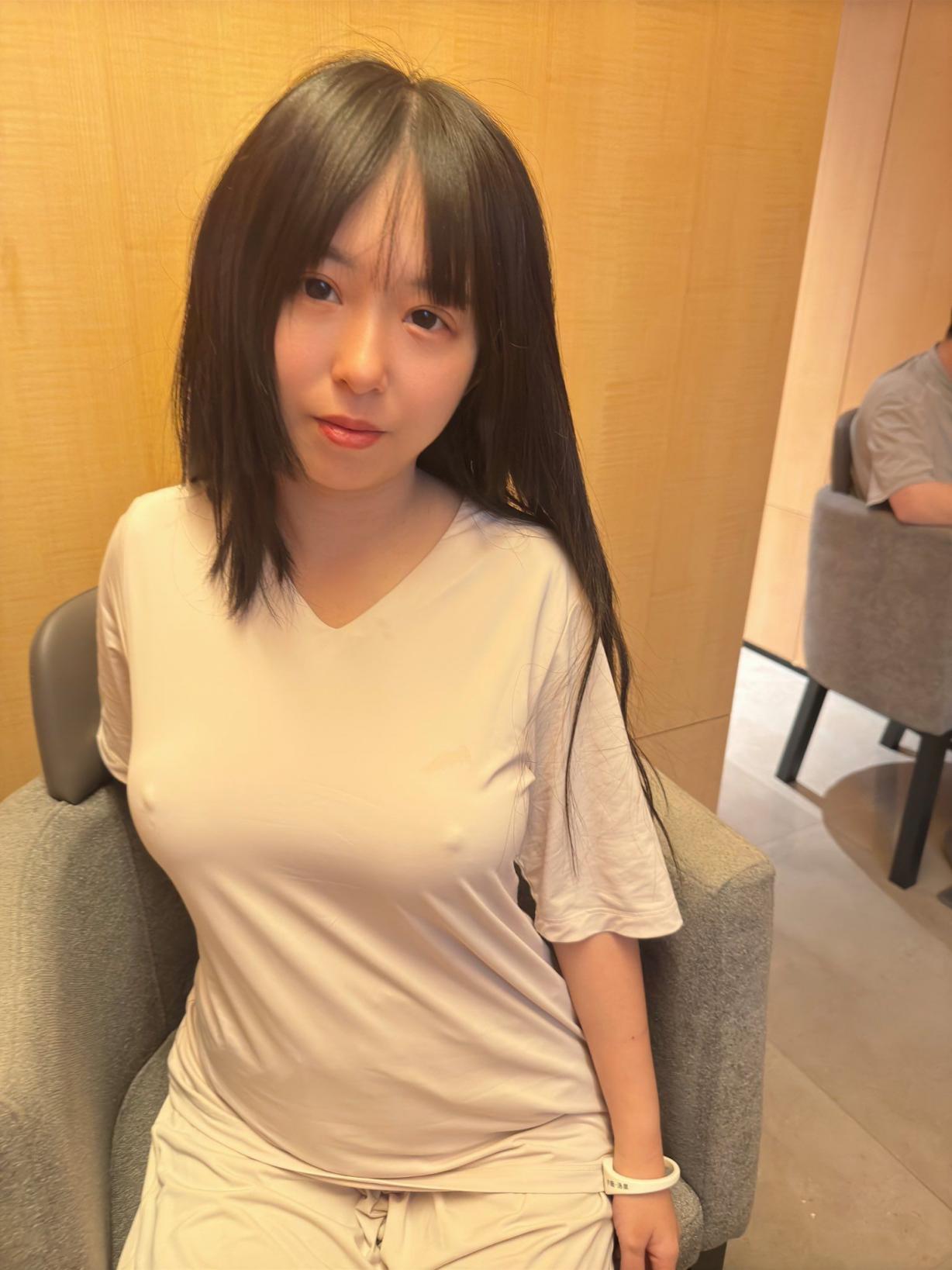 白虎學生妹子