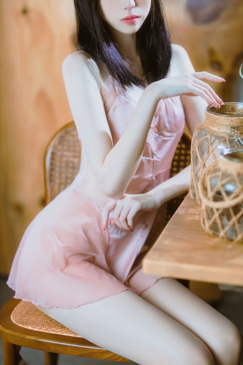 白嫩美腿柔美容顏