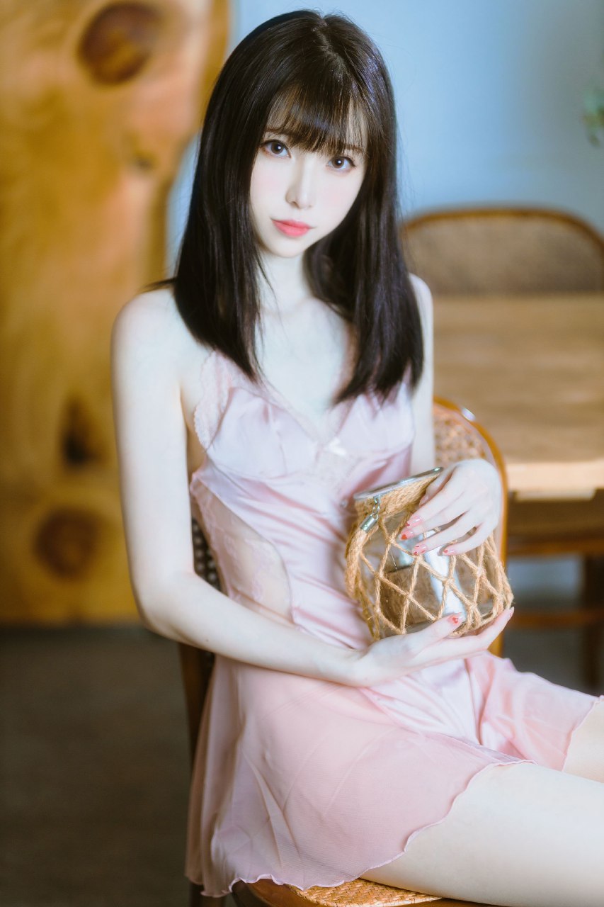 白嫩美腿柔美容顏