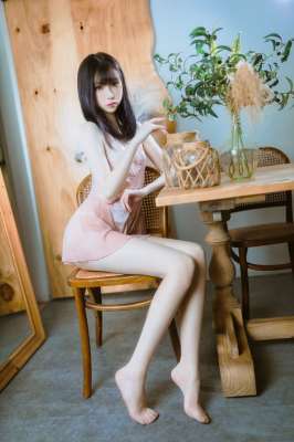 白嫩美腿柔美容顏