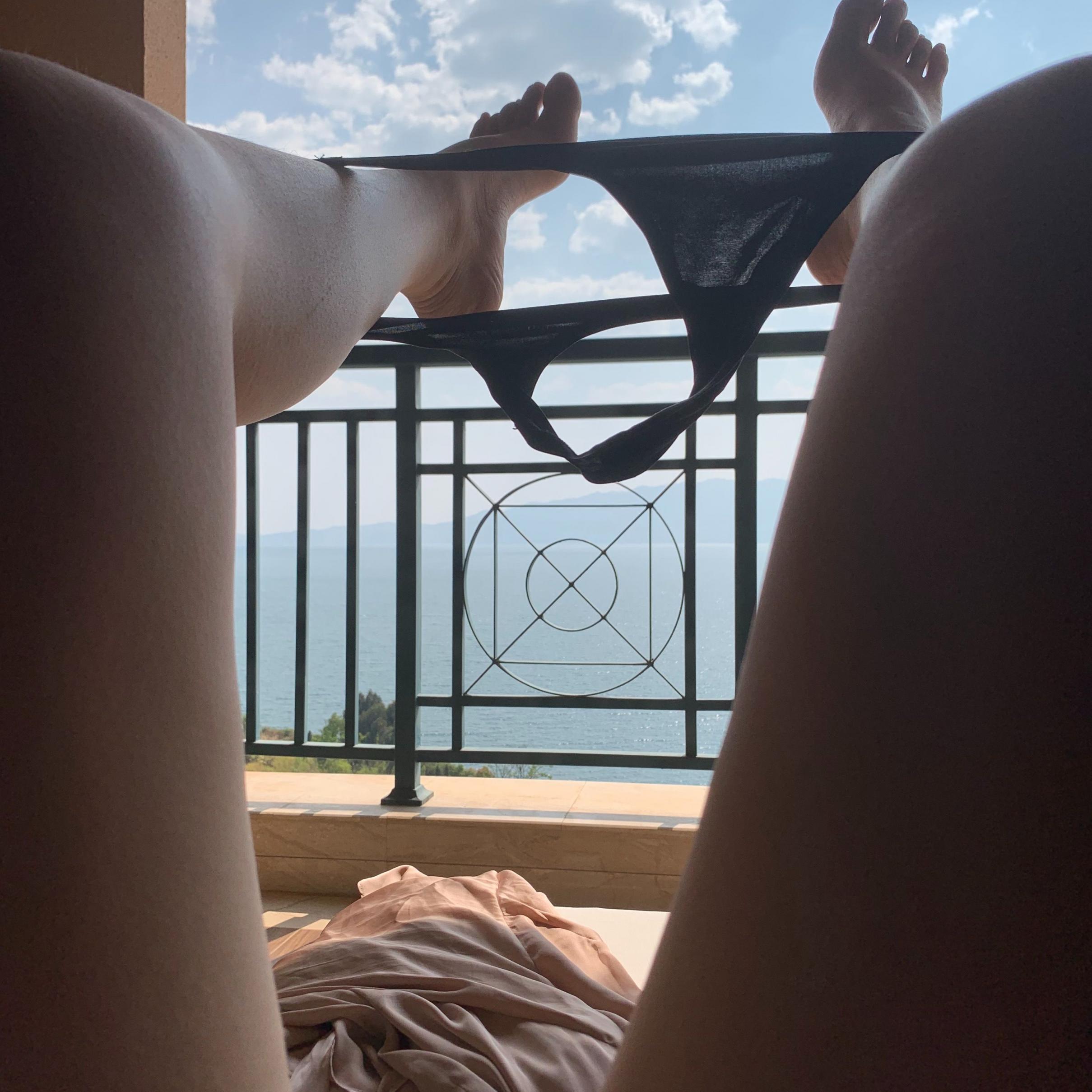 清純風騷的芝芝BOOTY