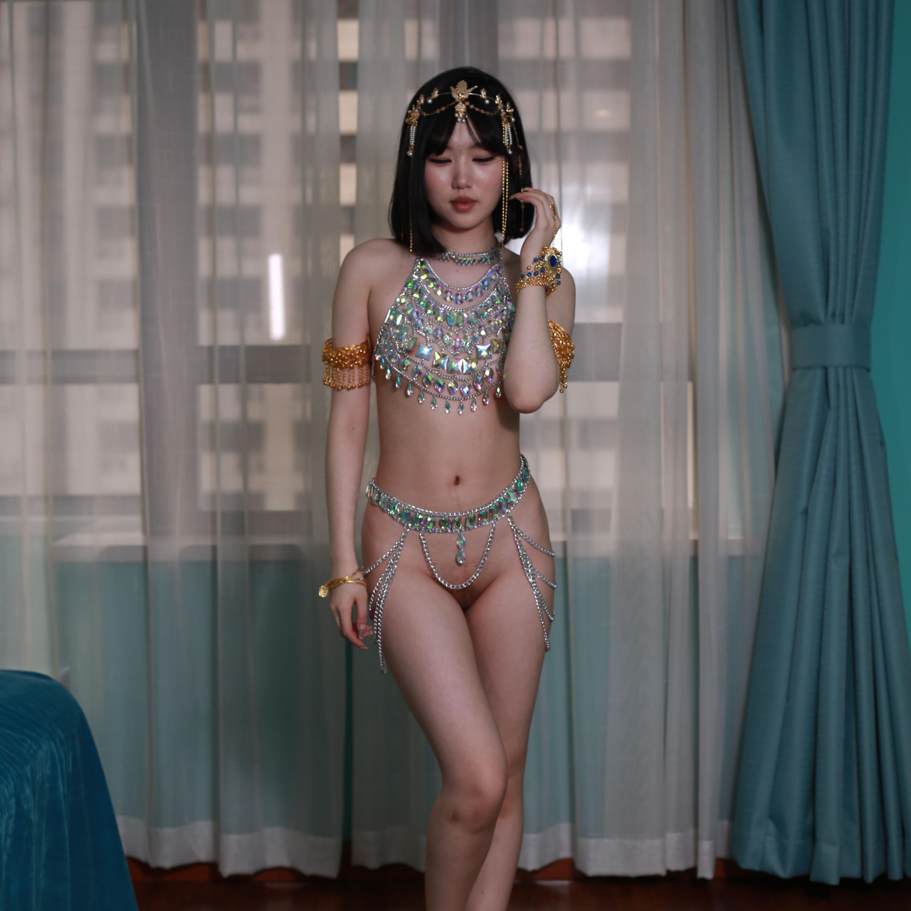 姑娘的裝扮讓人眼前一亮的感覺