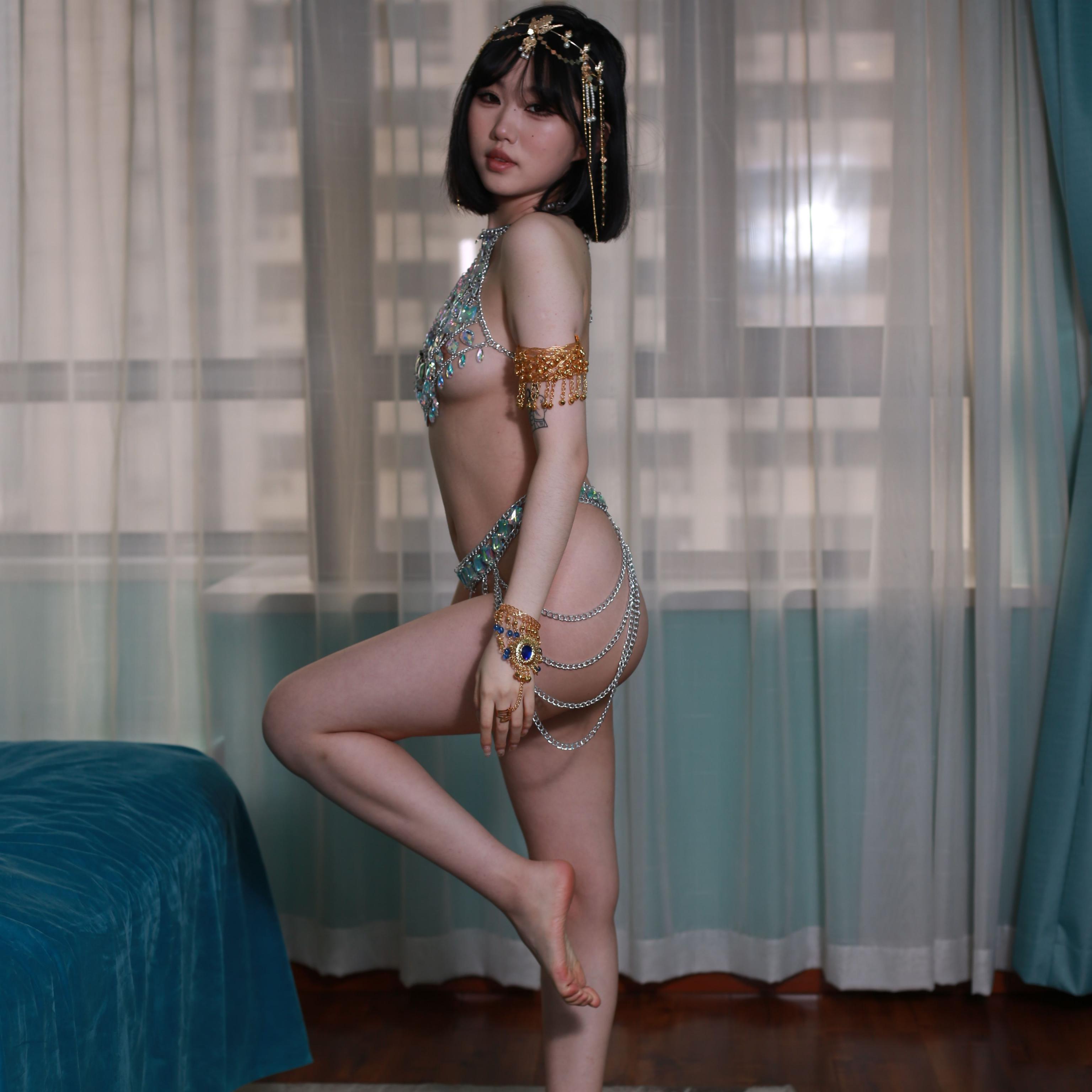 姑娘的裝扮讓人眼前一亮的感覺(jué)