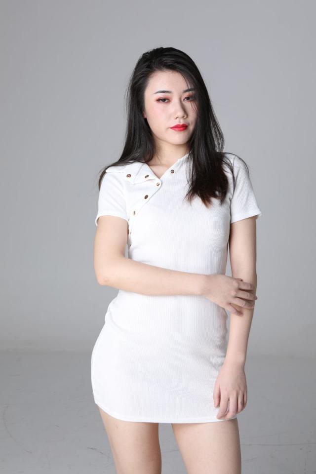 氣質挺不錯的白衣少婦