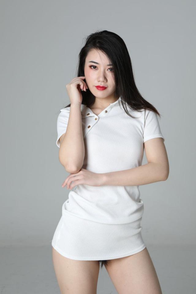 氣質(zhì)挺不錯的白衣少婦