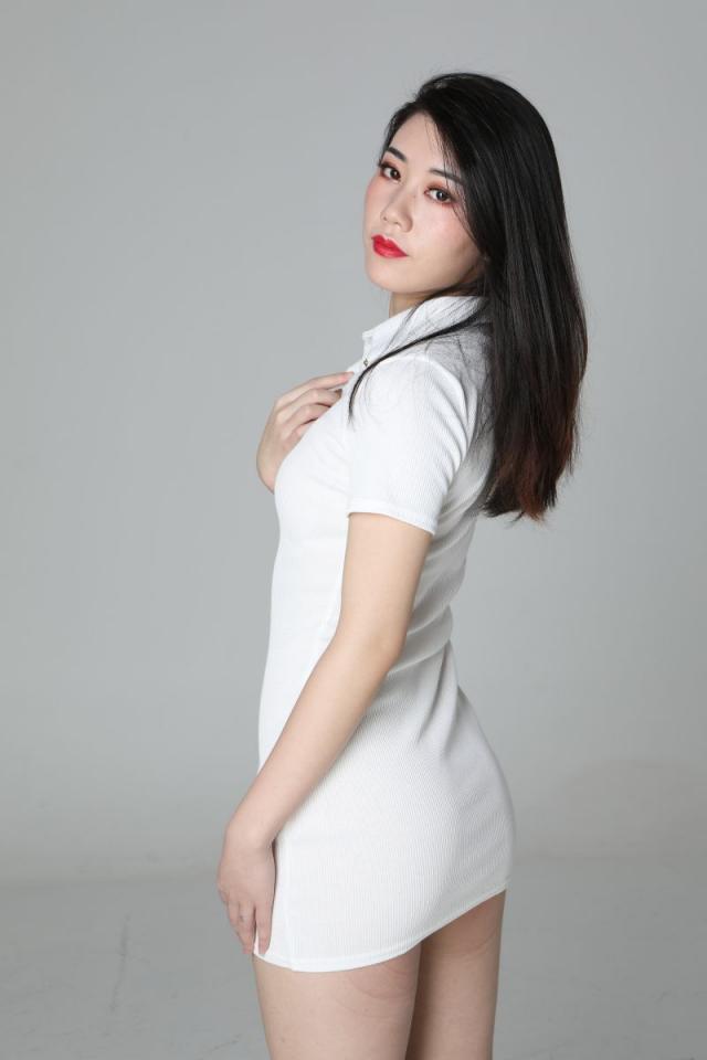 氣質(zhì)挺不錯的白衣少婦