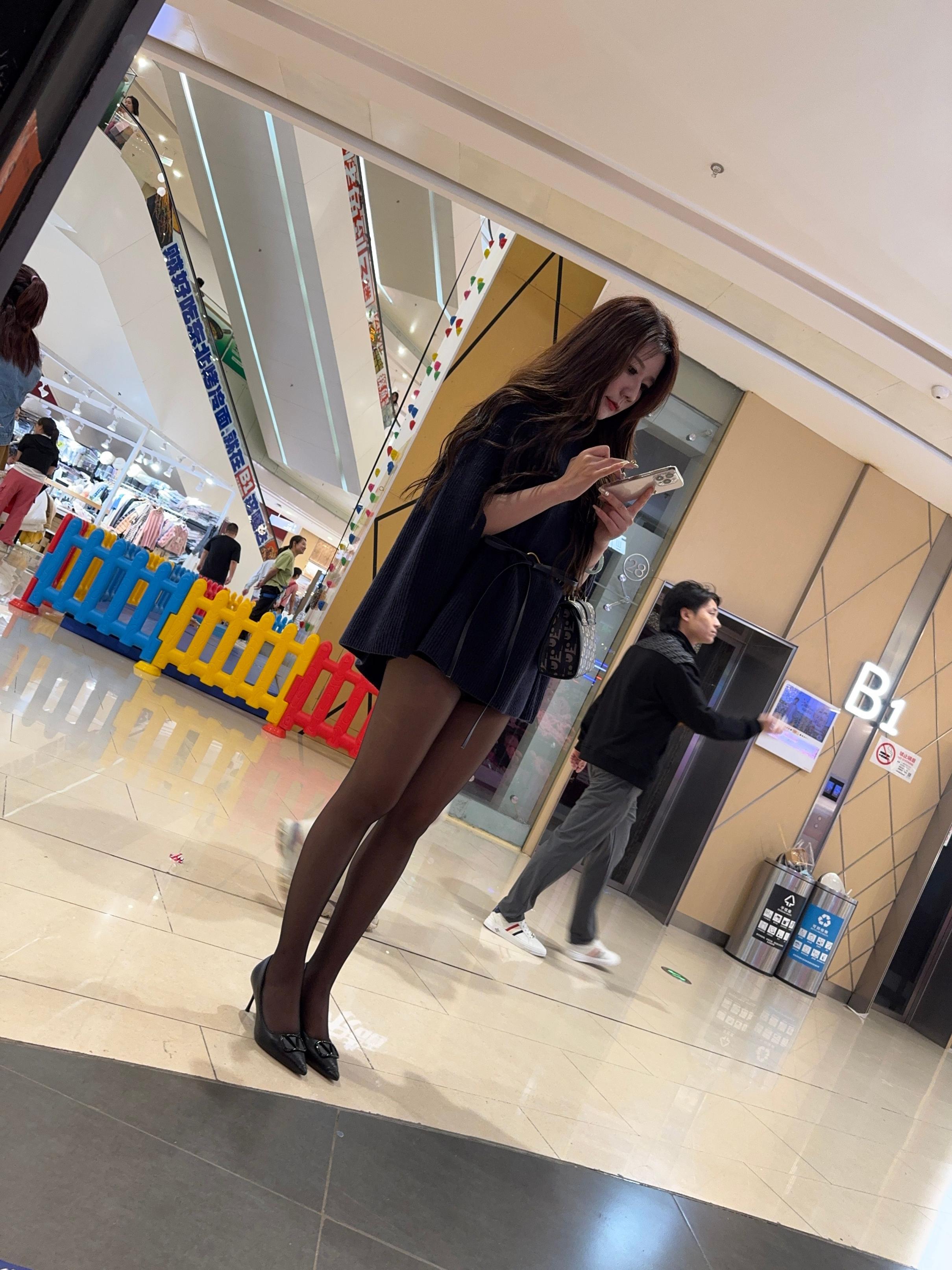 街拍熟女絲襪誘惑[20P]