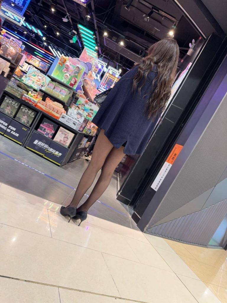 街拍熟女絲襪誘惑[20P]