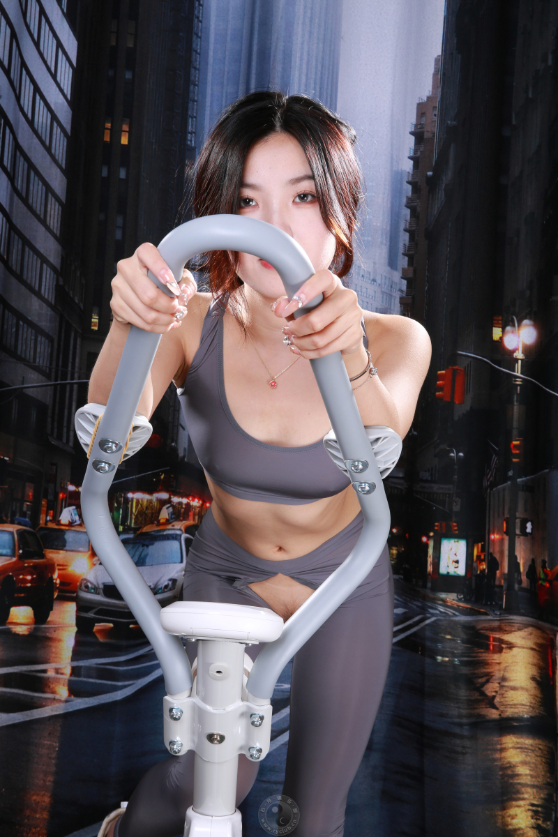 極品白嫩開檔瑜伽褲美妞