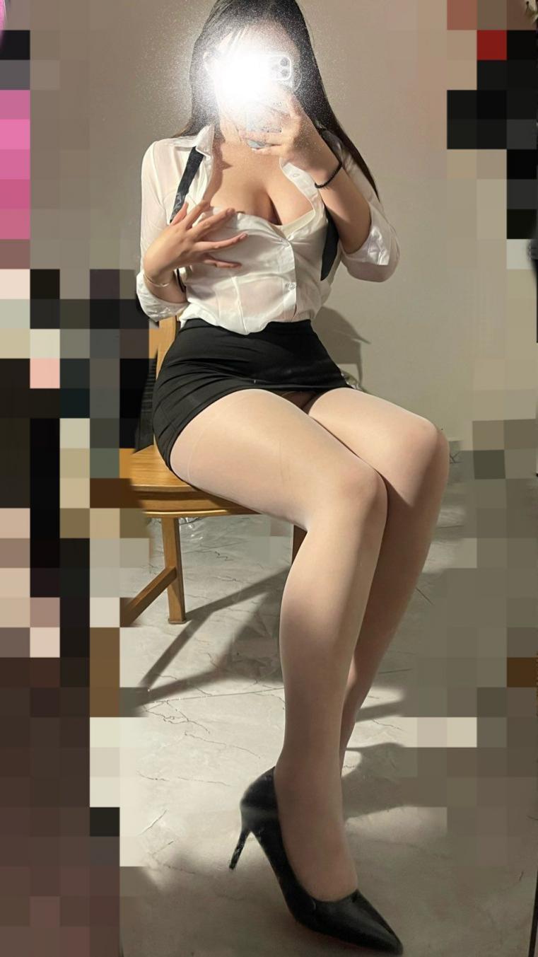 大奶騷母狗