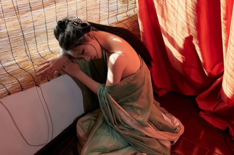 古裝妹子極品圓潤的美乳