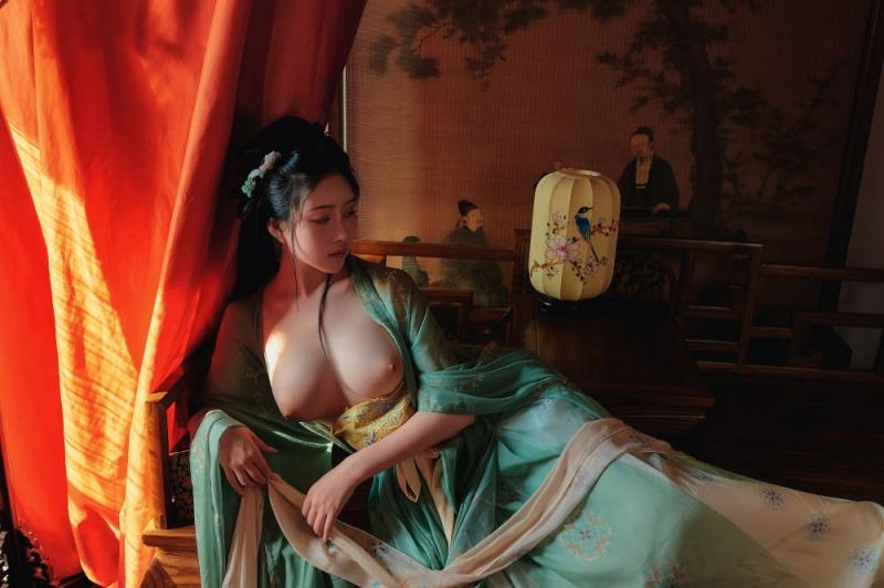 古裝妹子極品圓潤的美乳