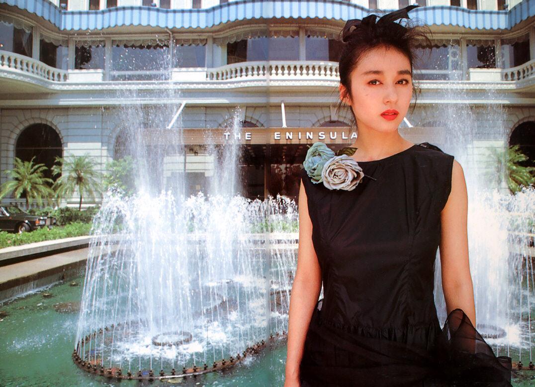 《女機器人》女主——青山知可子–《亞熱帶氣候》寫真
