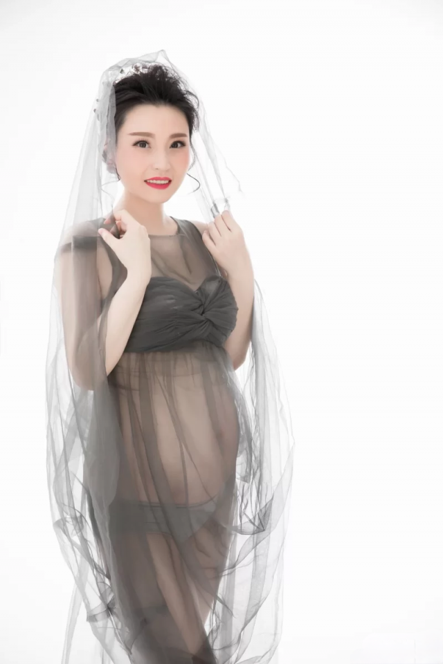 大奶騷妻的生活照、孕照和吞精照分享