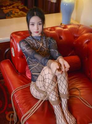 這么純的妹子被綁住了你想不想干點啥