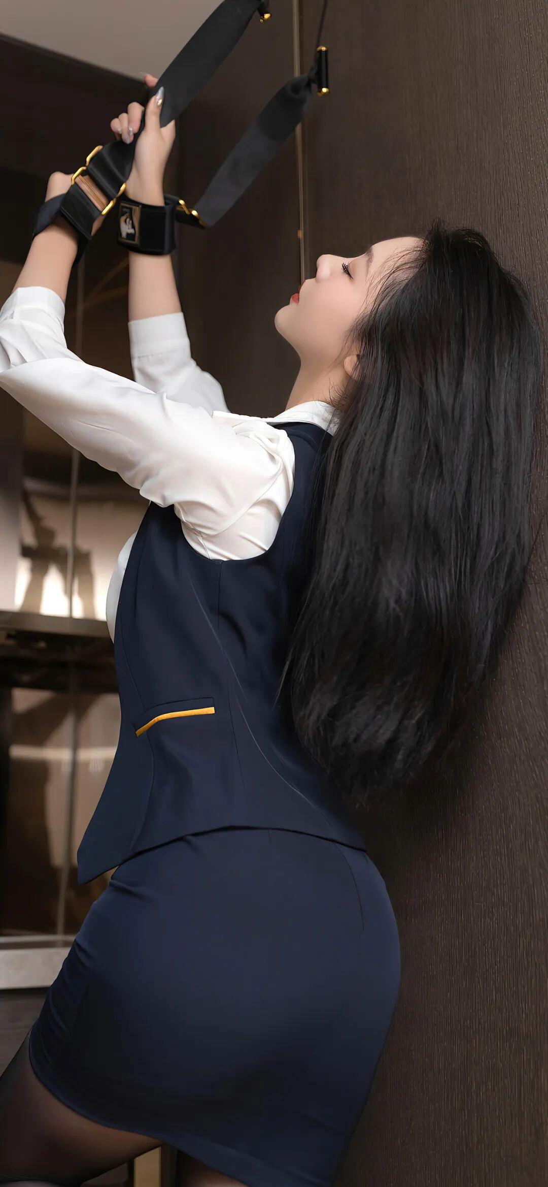 安然黑絲職業(yè)制服誘惑