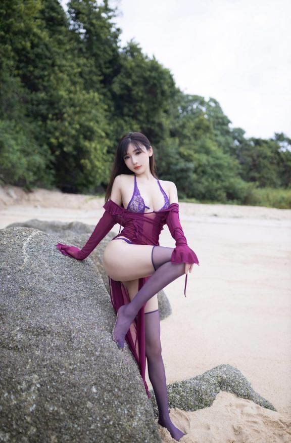 長裙制服露出好春光