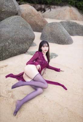 長裙制服露出好春光