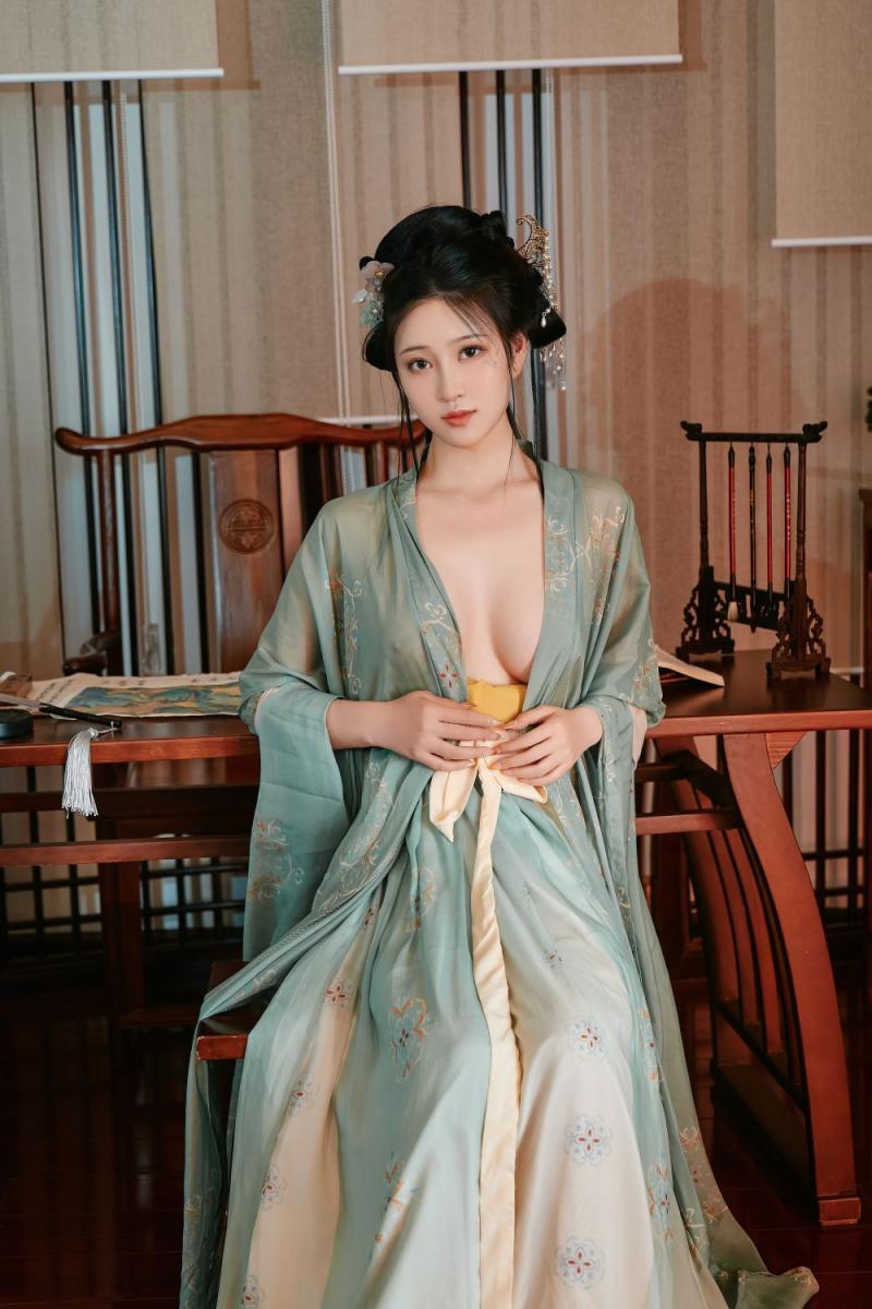 古裝妹子極品圓潤的美乳[39P]