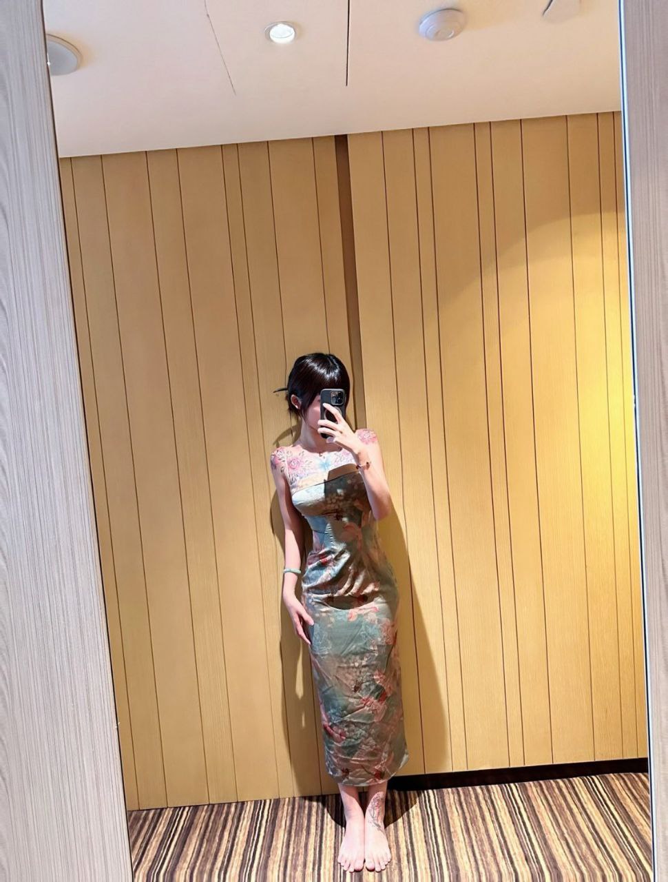 艸了這個社會女滿背棒子不得硬一圈