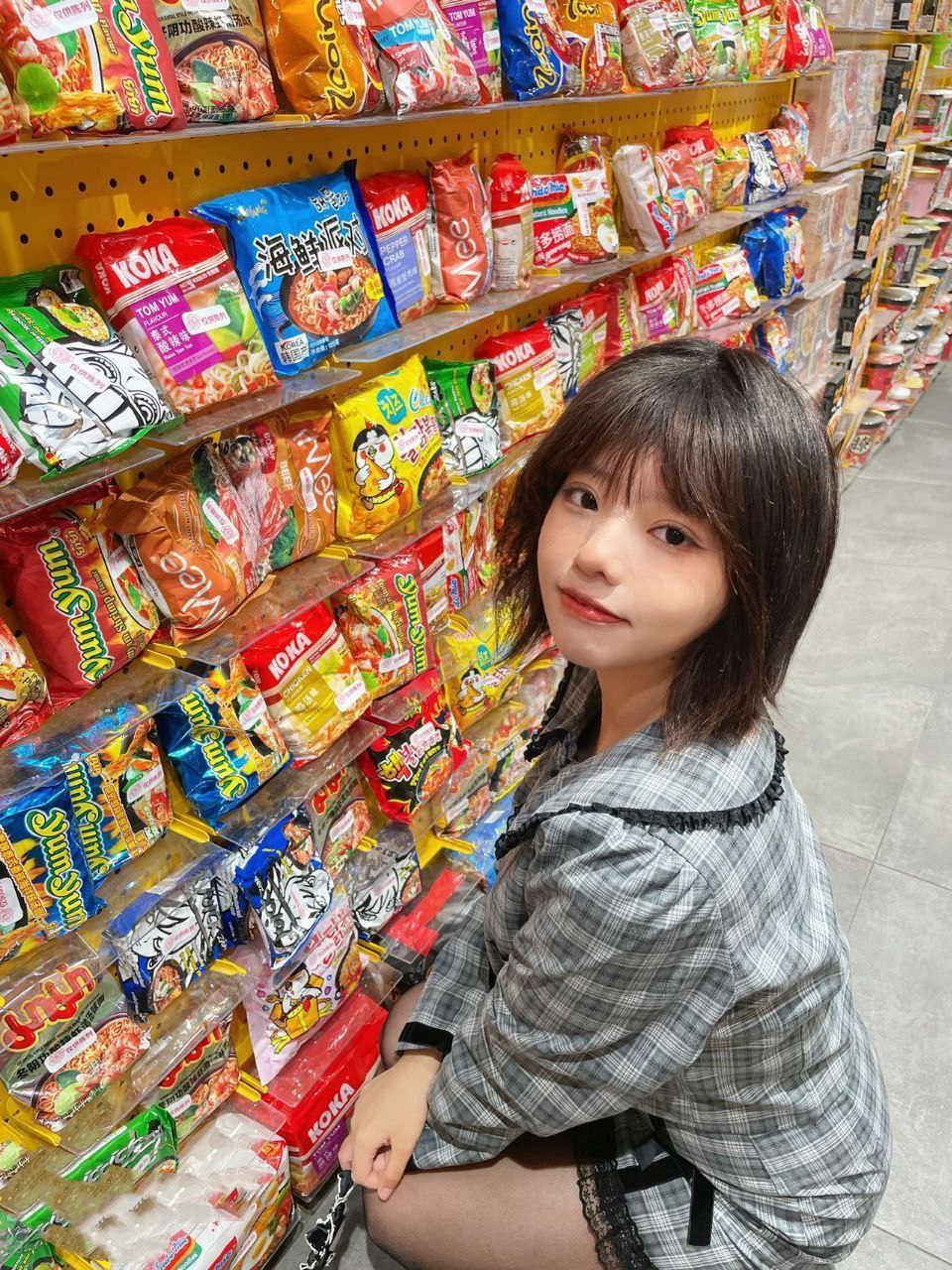 清純短發妹子 [11P]