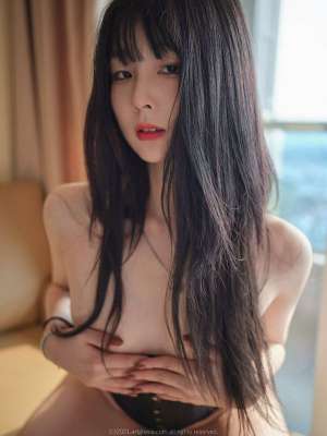 黑色情趣內衣女孩
