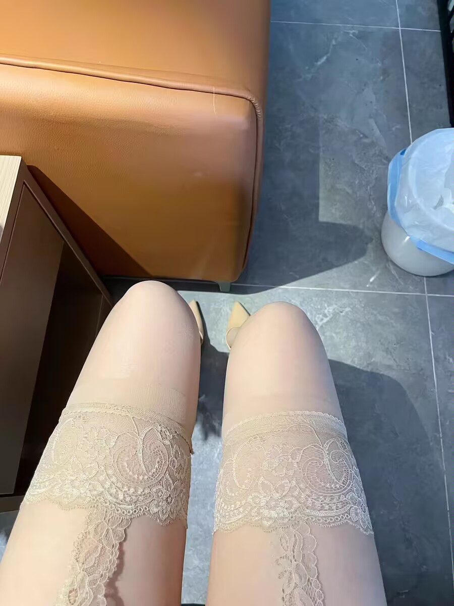 天氣晴嬌妻的絲襪誘惑