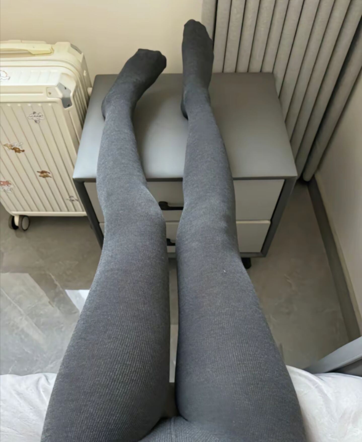 天氣晴嬌妻的絲襪誘惑
