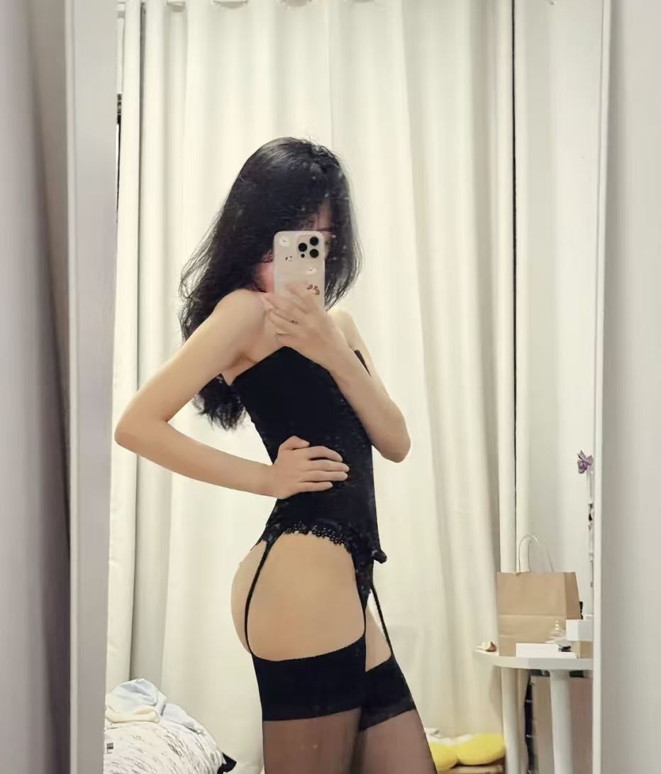 天氣晴嬌妻的絲襪誘惑