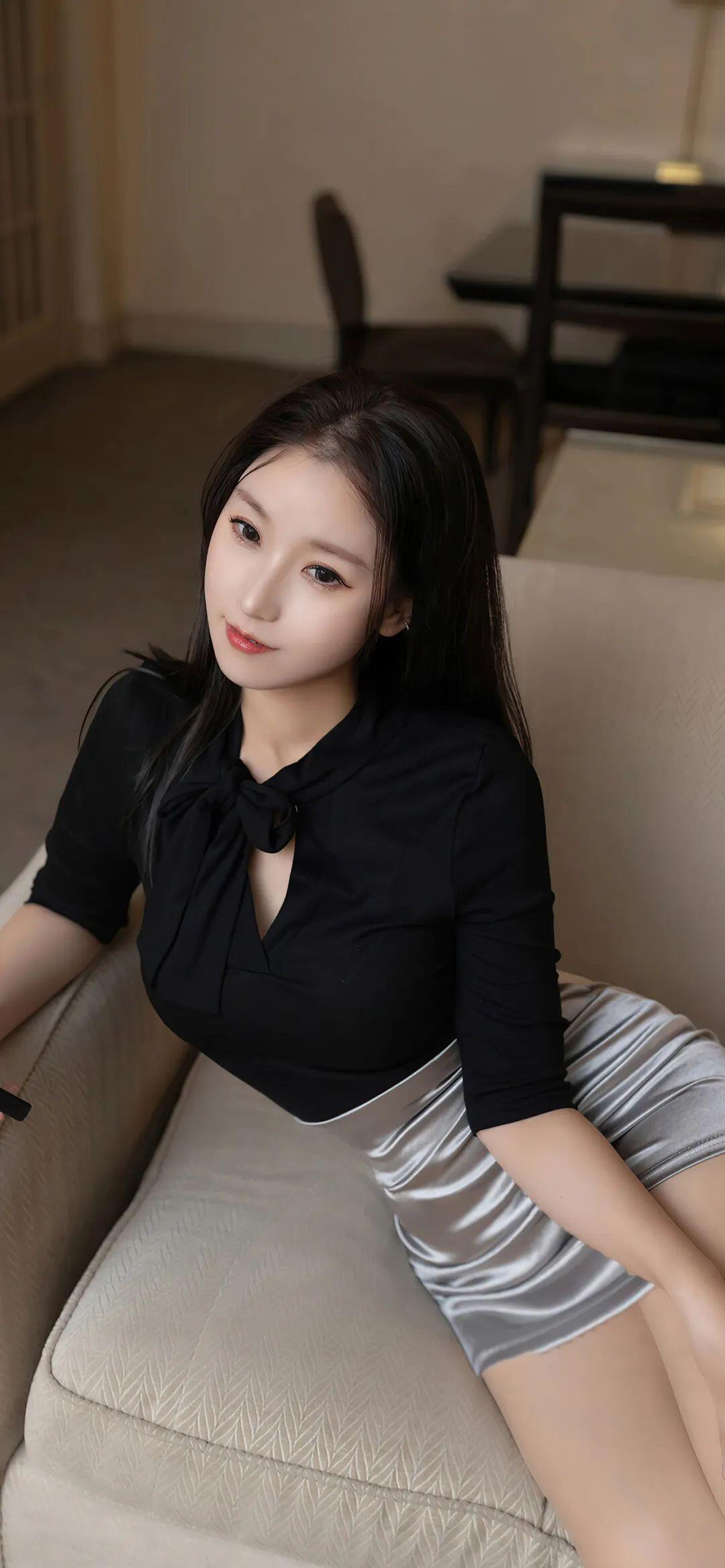 前凸后翹的妹子邀你一起玩