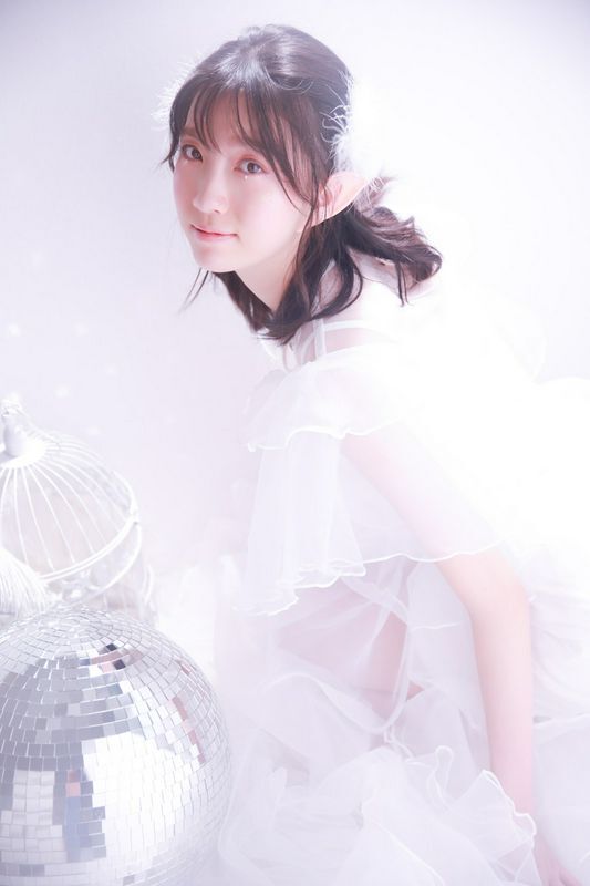 白紗裙美女白嫩性感誘人寫真圖片