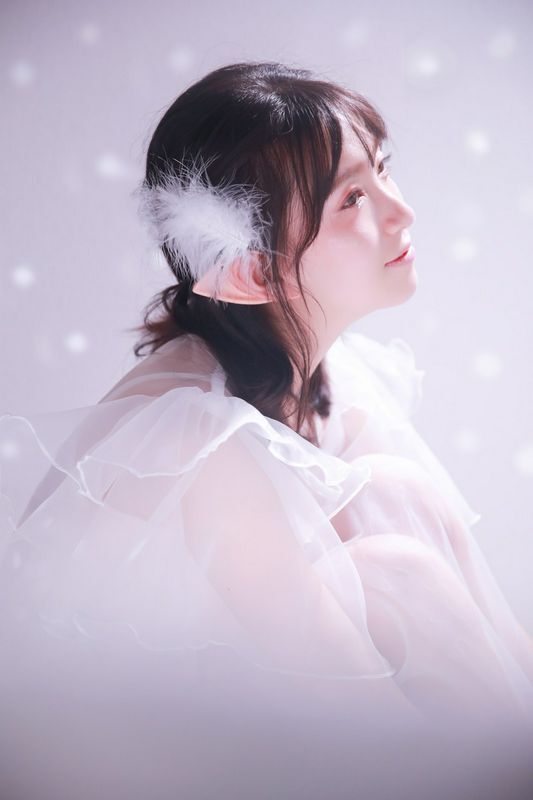 白紗裙美女白嫩性感誘人寫真圖片