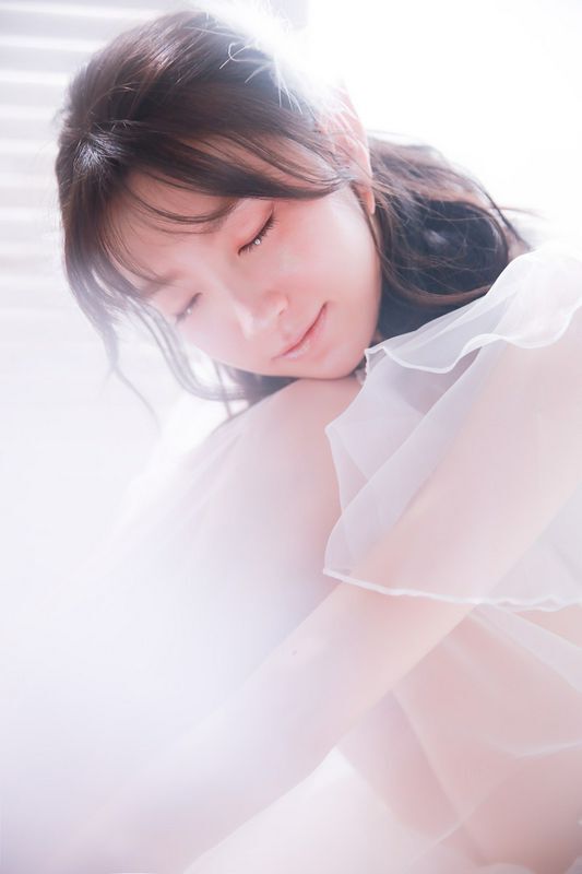 白紗裙美女白嫩性感誘人寫真圖片