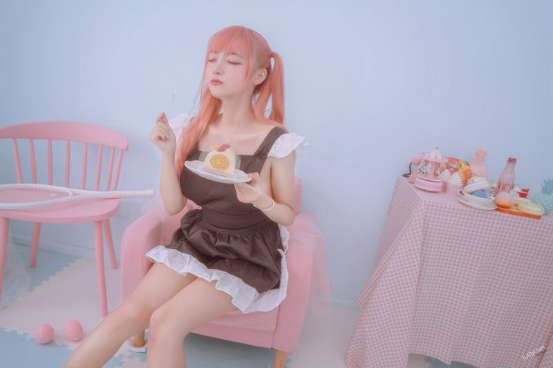 一只云燒緋紅女仆